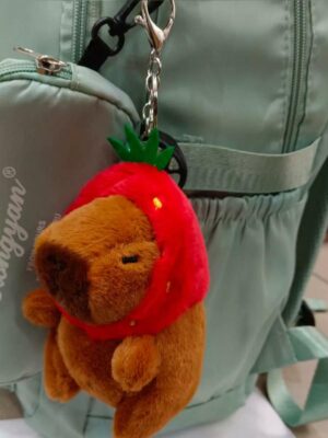 BRELOK KAPYBARA Z TRUSKAWKA (BRE10)