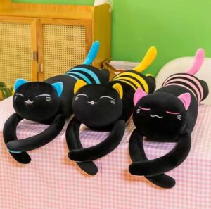 KOT PARÓWKA PODUSZKA CZARNY 70CM MIXED (W-0153) (3_OPAKOWANIE) (80_KARTON) (F)