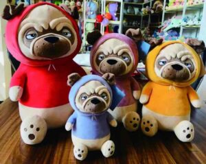 PIESEK SHAR PEI SIEDZĄCY 30 CM (B-0041) (8695924200418) (3_OPAKOWANIE) (60_KARTON) (F)